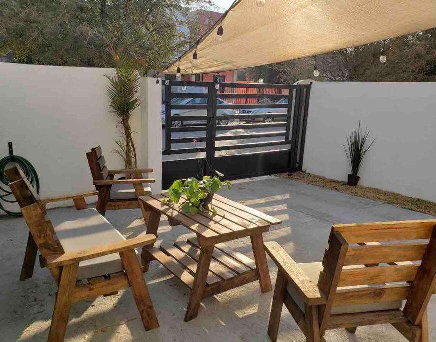 Comfortable And Private House 2 Bedrooms Wifi Parking Free Monterrey Luaran gambar