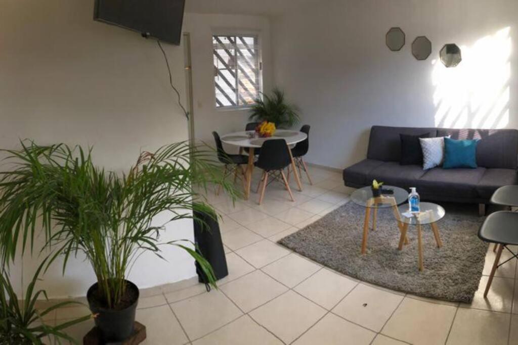Comfortable And Private House 2 Bedrooms Wifi Parking Free Monterrey Luaran gambar