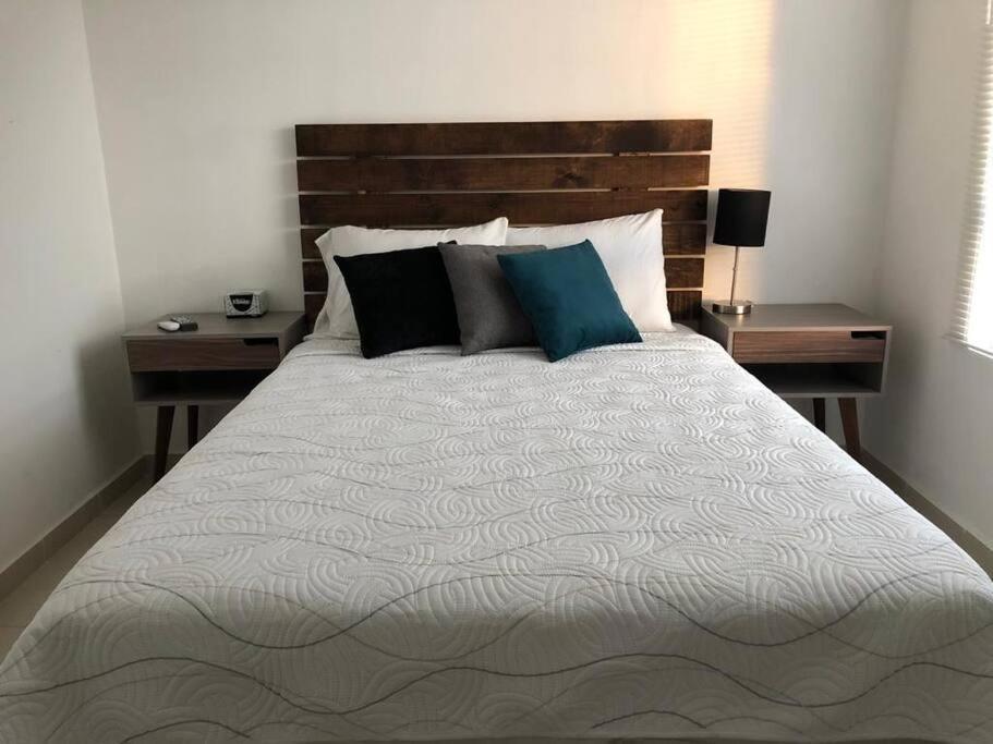 Comfortable And Private House 2 Bedrooms Wifi Parking Free Monterrey Luaran gambar
